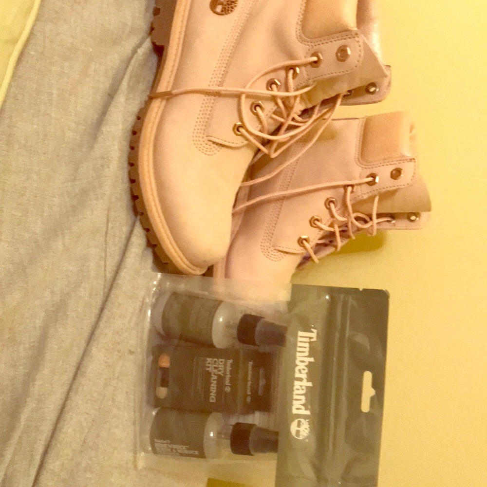 Woman size 7 timberlands